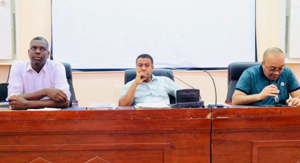 الأمين العام لجامعة الوادي يعقد اجتماعًا تنسيقيًا وتنظيميًا تحضيرًا للدخول الجامعي 2025–2026